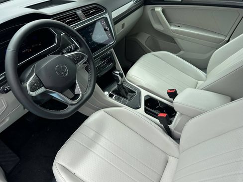 Used 2023 Volkswagen Tiguan SE FWD image 10