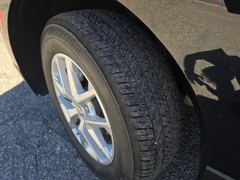 Used 2023 Chevrolet Equinox LS w/ LS Convenience Package AWD/4WD image 31