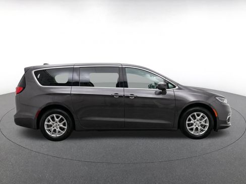 Used 2024 Chrysler Voyager LX FWD image 10