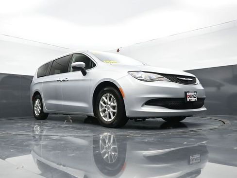 Used 2023 Chrysler Voyager LX FWD image 50