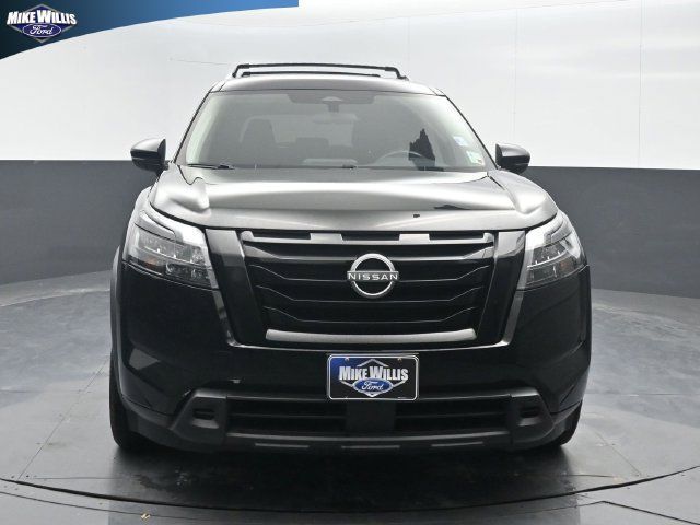 Used 2023 Nissan Pathfinder SV w/ Black Appearance Package FWD image 2