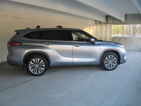 Used 2020 Toyota Highlander Platinum image 7