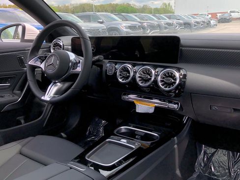 New 2025 Mercedes-Benz CLA 250 4MATIC image 17