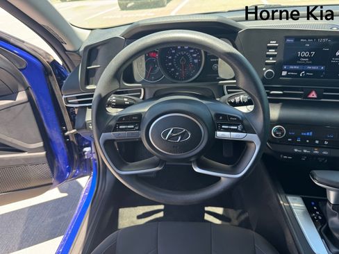 Used 2023 Hyundai Elantra SEL FWD image 16