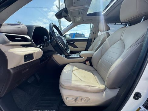 Used 2020 Toyota Highlander XLE image 21