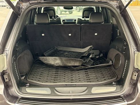Used 2018 Jeep Grand Cherokee Overland AWD/4WD image 28