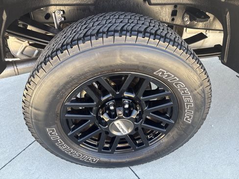 Used 2022 Ford F250 XLT w/ Black Appearance Package image 7