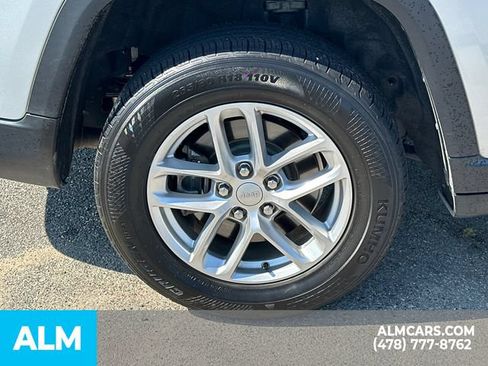 Used 2021 Jeep Grand Cherokee L Laredo w/ Luxury Tech Group I AWD/4WD image 20