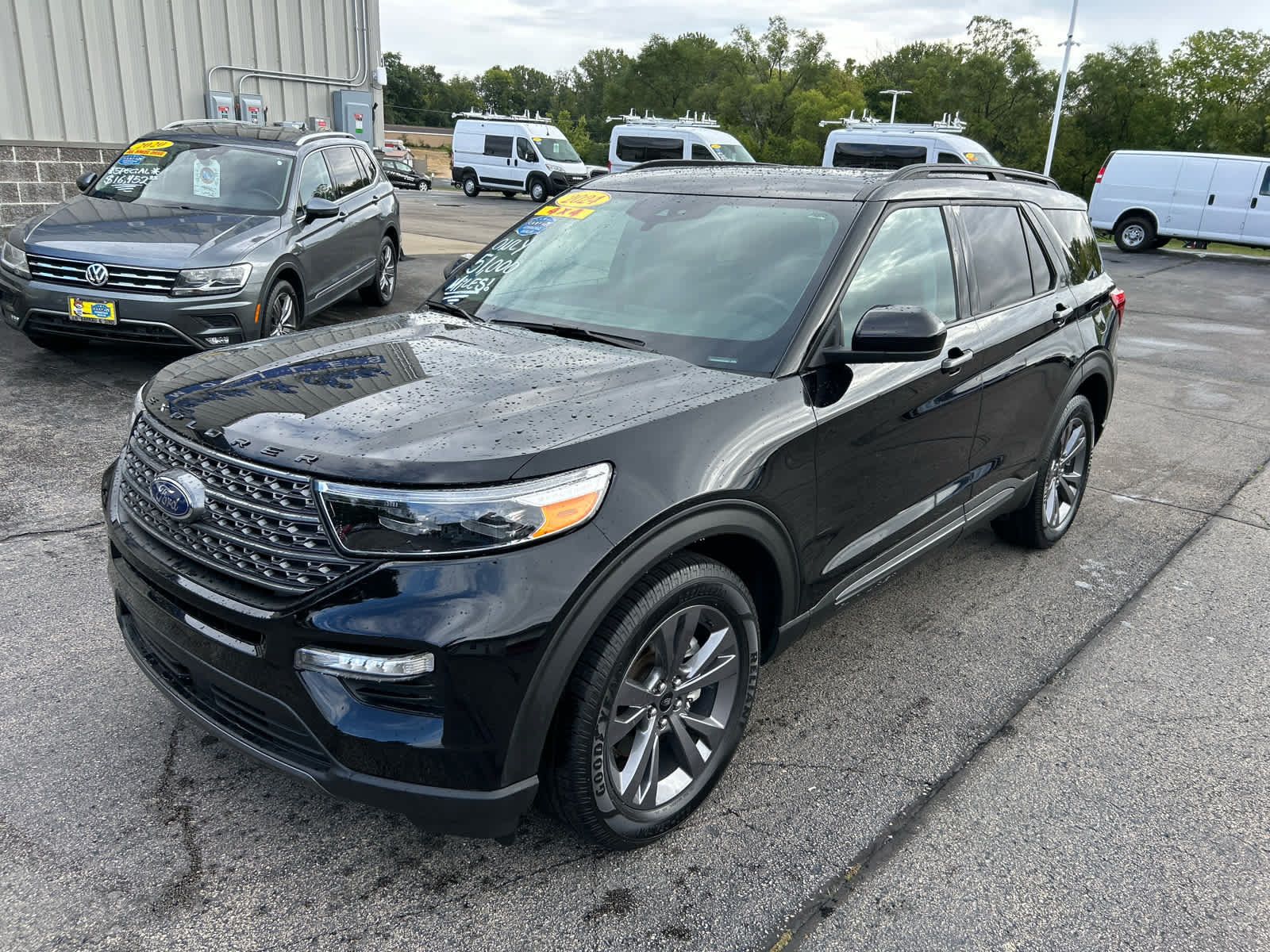 Used 2024 Ford Explorer XLT w/ Equipment Group 202A AWD/4WD image 8