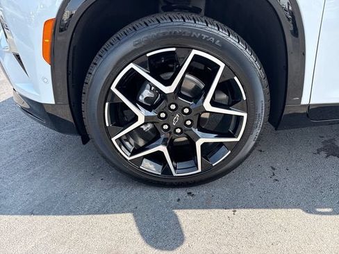 Used 2026 Chevrolet Traverse High Country w/ LPO, Floor Liner Package FWD image 9