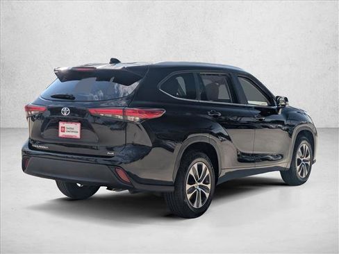Used 2023 Toyota Highlander XLE image 5