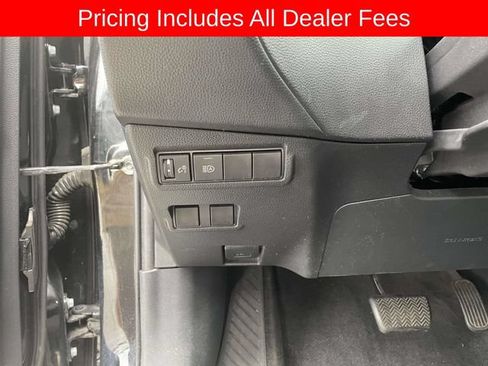 Used 2025 Toyota Corolla Cross XLE AWD/4WD image 22