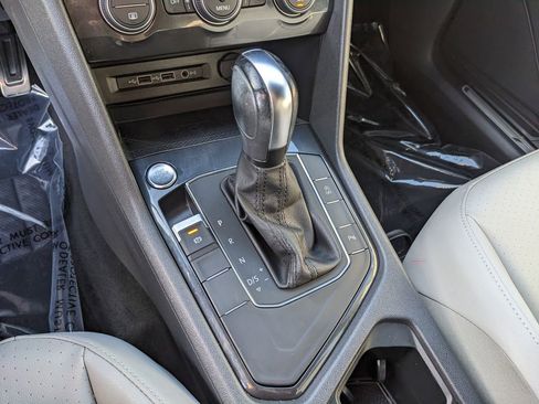 Used 2020 Volkswagen Tiguan SE R-Line image 24