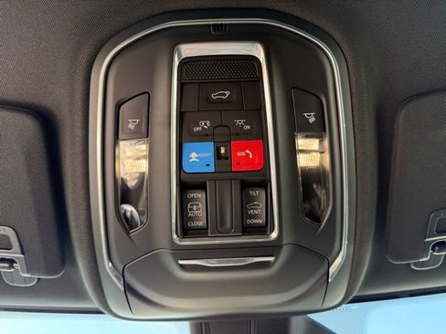 New 2025 Jeep Grand Cherokee Altitude image 20