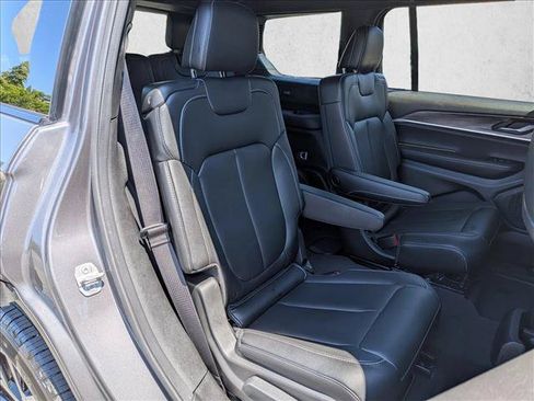 Used 2025 Jeep Grand Cherokee L Limited AWD/4WD image 21