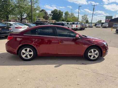 Used 2016 Chevrolet Cruze LT w/ Technology Package FWD image 7
