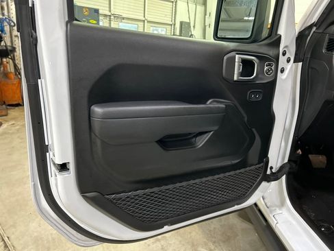 Used 2024 Jeep Wrangler Unlimited image 22