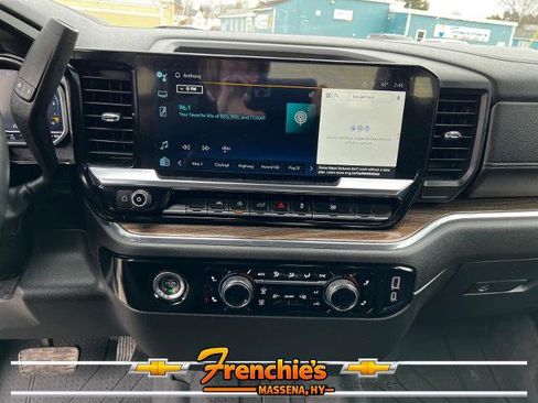 Used 2023 Chevrolet Silverado 1500 LT AWD/4WD image 15
