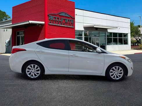 Used 2012 Hyundai Elantra GLS FWD image 4