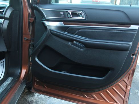 Used 2017 Ford Explorer Limited image 19