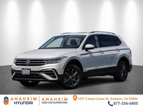 Used 2023 Volkswagen Tiguan SE w/ Panoramic Sunroof Package FWD image 1