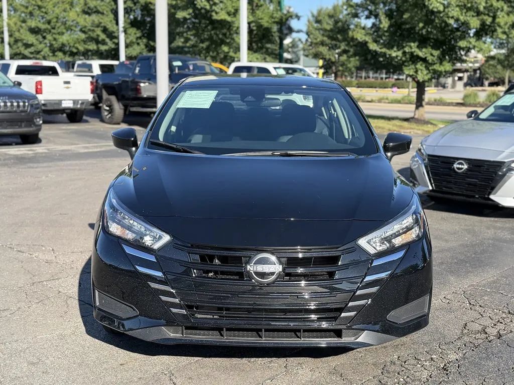 Used 2025 Nissan Versa SV FWD image 2