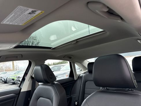 Certified 2024 Volkswagen Jetta SE w/ Panoramic Sunroof Package image 21