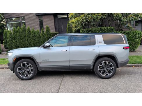 Used 2025 Rivian R1S Adventure AWD/4WD image 2