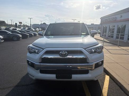 Used 2018 Toyota 4Runner Limited AWD/4WD image 11