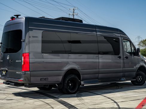 Used 2021 Mercedes-Benz Sprinter 3500 w/ Comfort Plus Package image 12