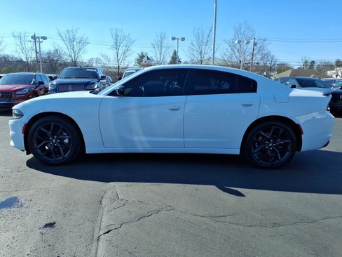 Used 2022 Dodge Charger SXT w/ Blacktop Package image 4