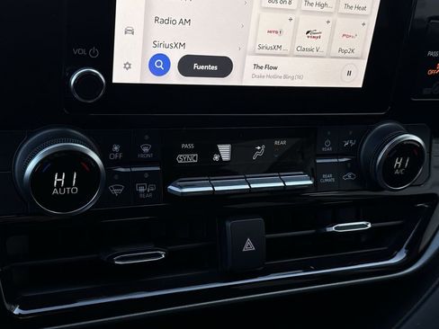 Used 2024 Toyota Highlander LE image 19