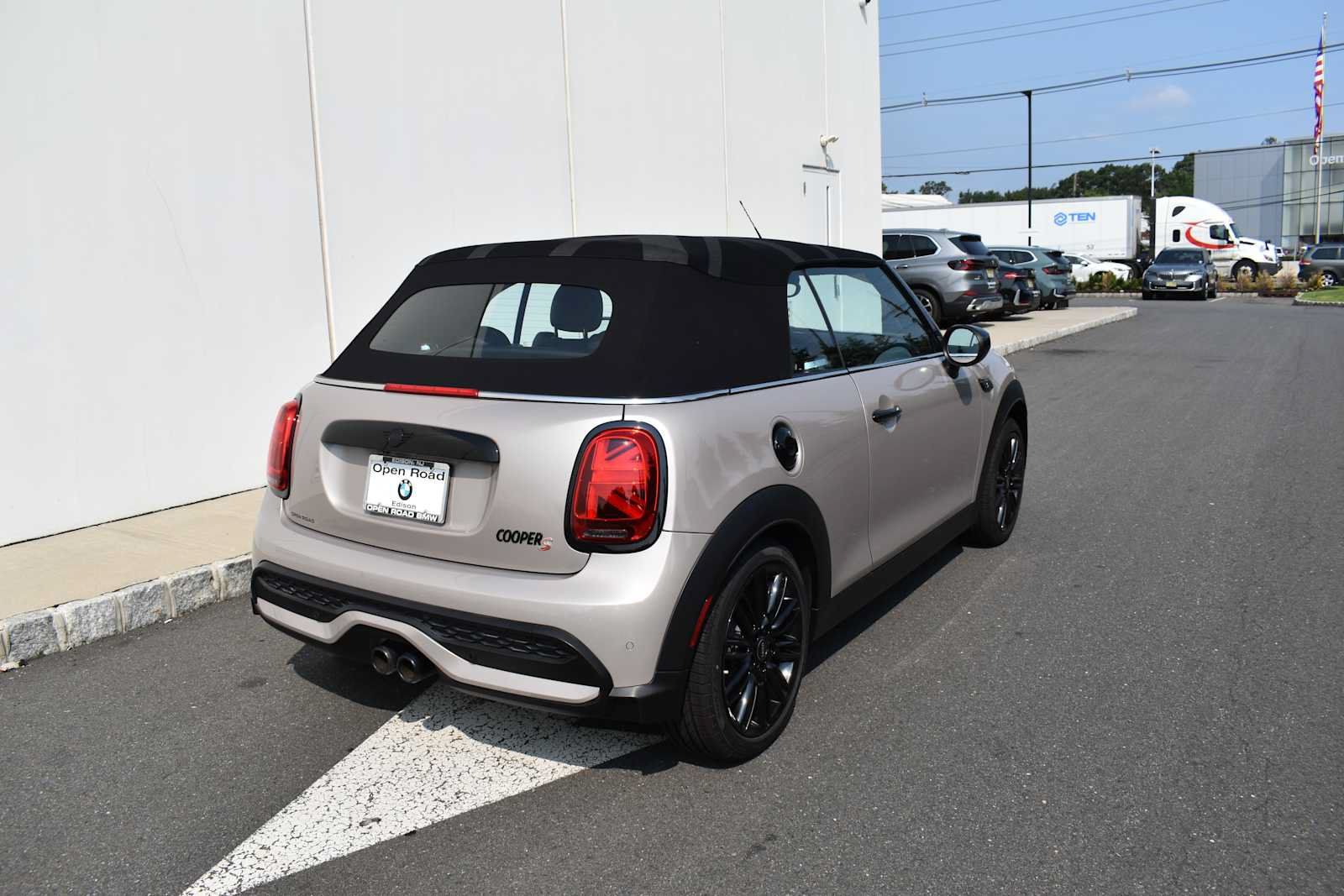 Used 2023 MINI Cooper S FWD image 5