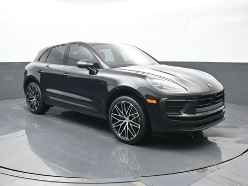 Certified 2025 Porsche Macan AWD/4WD image 25