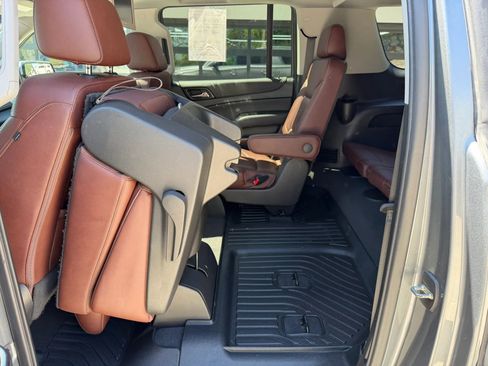 Used 2019 Chevrolet Suburban Premier w/ Premier Plus Edition AWD/4WD image 40