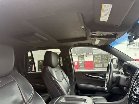 Used 2018 Cadillac Escalade Platinum AWD/4WD image 17