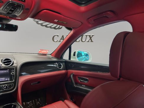 Used 2020 Bentley Bentayga AWD/4WD image 27