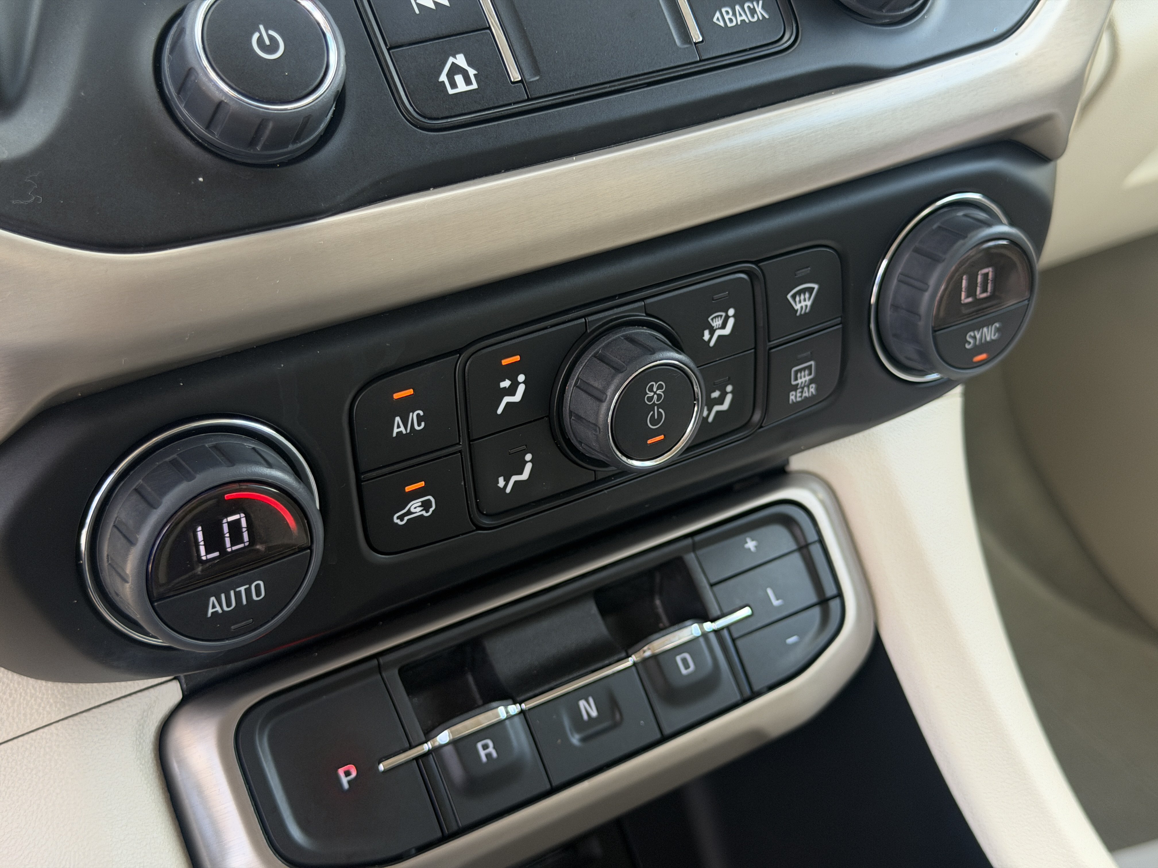 Certified 2023 GMC Acadia Denali w/ Trailering Package FWD image 29