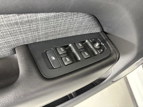 Used 2023 Volvo XC60 B5 Core image 15
