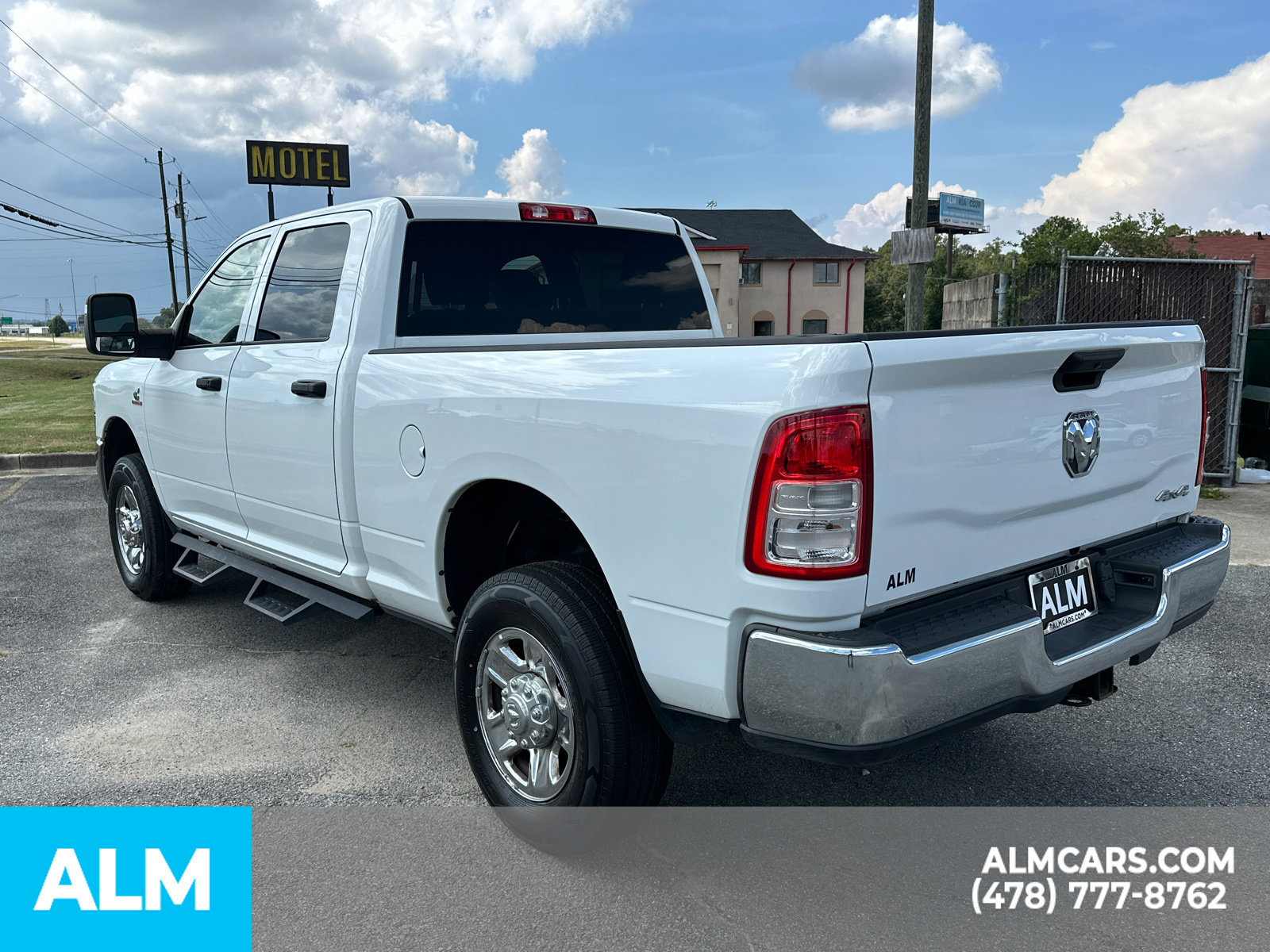 Used 2024 RAM 2500 Tradesman w/ Chrome Appearance Group AWD/4WD image 8