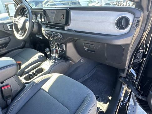 Used 2024 Jeep Wrangler Willys image 7