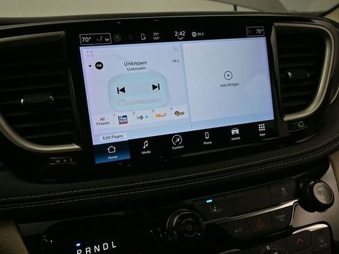 Used 2022 Chrysler Pacifica Touring-L FWD image 34