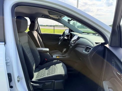 Used 2024 Chevrolet Equinox LT FWD image 11