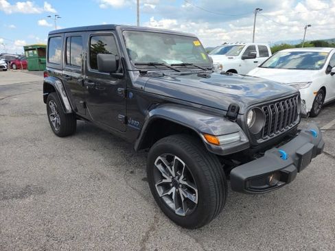 Used 2024 Jeep Wrangler Unlimited w/ Convenience Group AWD/4WD image 3