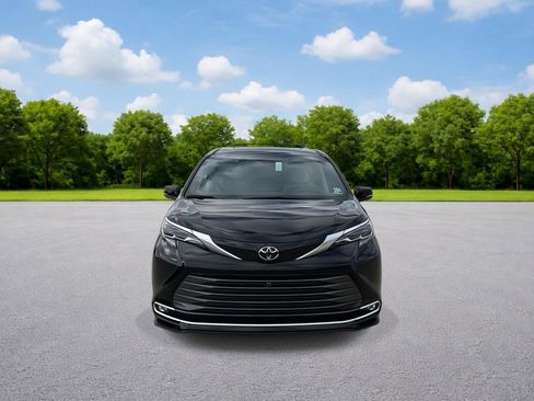 New 2026 Toyota Sienna Platinum image 2