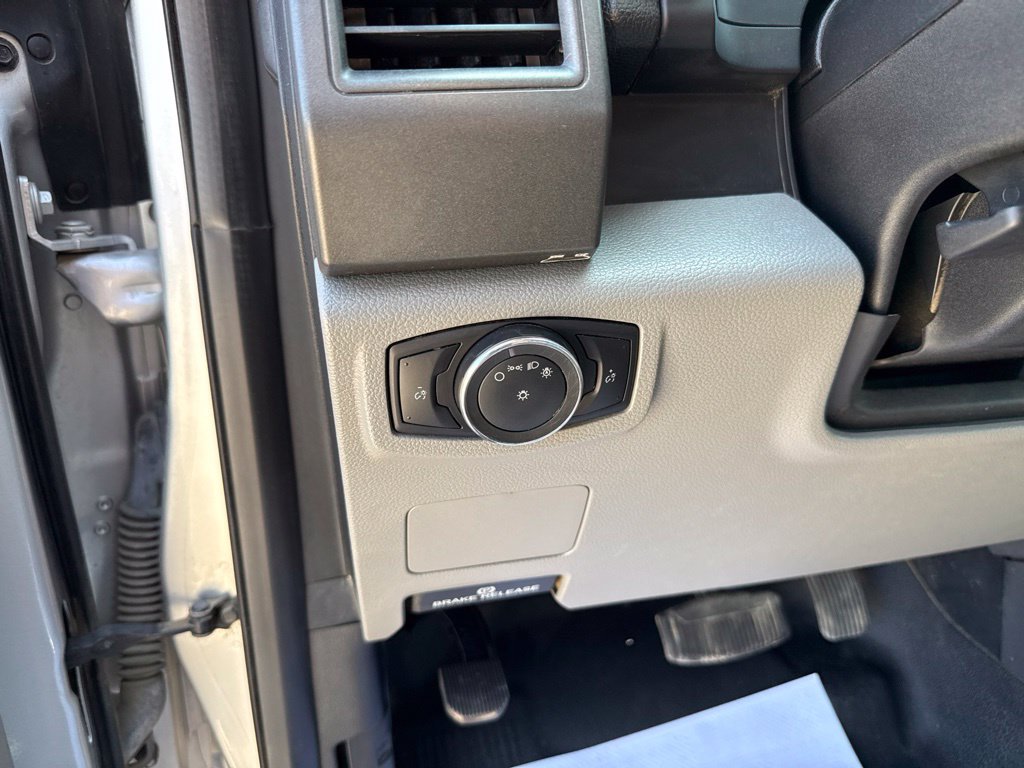 Used 2017 Ford F550 4x4 Regular Cab Super Duty image 22