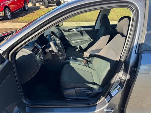 Used 2014 Volkswagen Passat 2.5 S image 11