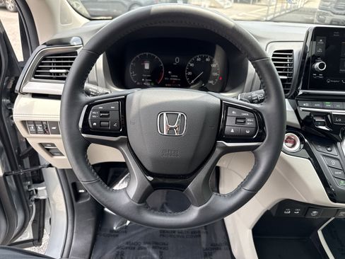 Used 2025 Honda Odyssey Touring image 18