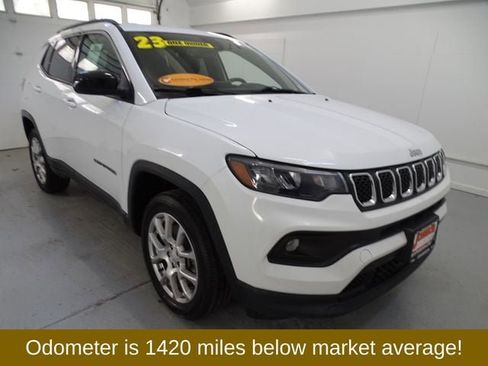 Used 2023 Jeep Compass Latitude image 1