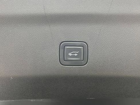 Used 2023 GMC Yukon SLT image 30